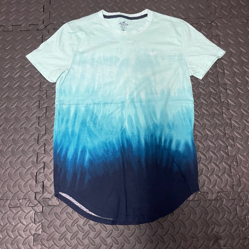Hollister tie dye curved hem tee